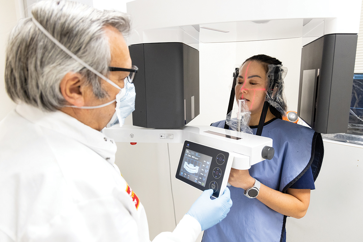 Dr. Rafael Roges using 3-D scanner for endodontics patient.